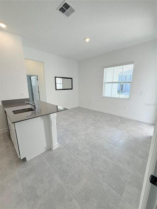 出租: $1,500 (1 贝兹, 1 浴室, 750 平方英尺)