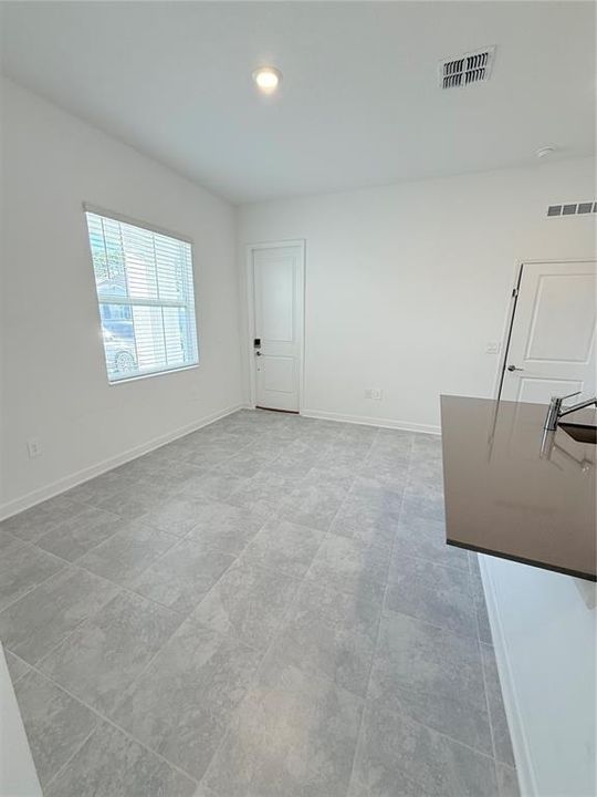 出租: $1,500 (1 贝兹, 1 浴室, 750 平方英尺)