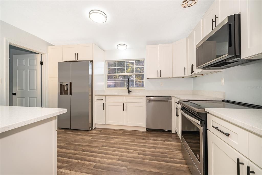 待售: $309,900 (4 贝兹, 3 浴室, 1548 平方英尺)