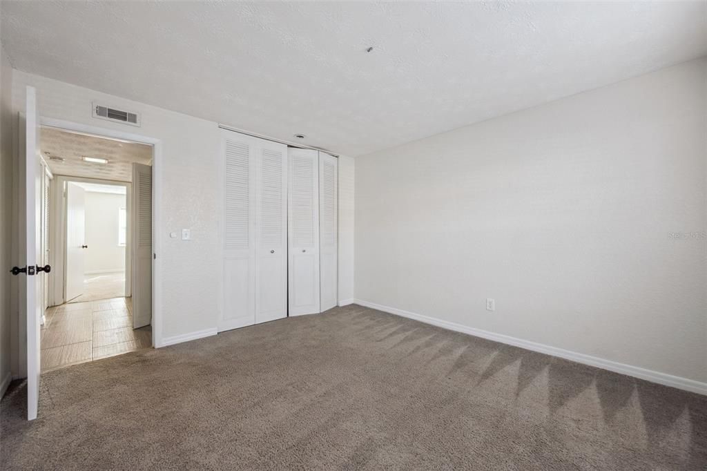 На продажу: $179,000 (2 спален, 2 ванн, 971 Квадратных фут)