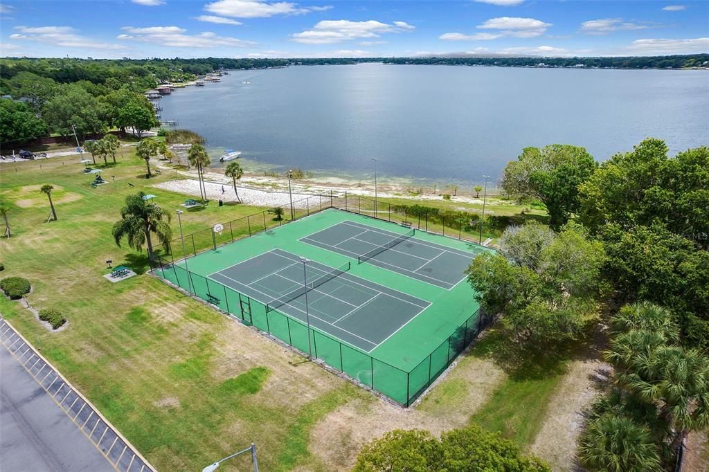 На продажу: $179,000 (2 спален, 2 ванн, 971 Квадратных фут)