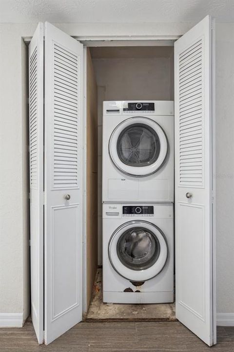 На продажу: $179,000 (2 спален, 2 ванн, 971 Квадратных фут)