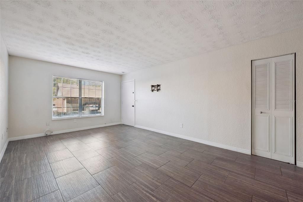 На продажу: $179,000 (2 спален, 2 ванн, 971 Квадратных фут)