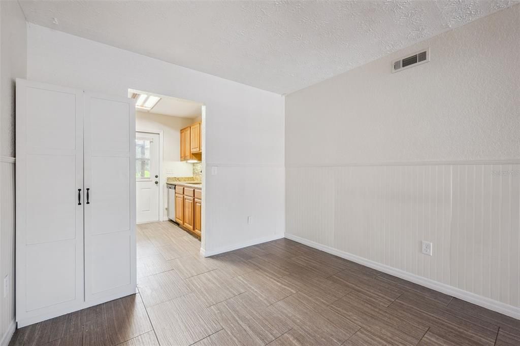 На продажу: $179,000 (2 спален, 2 ванн, 971 Квадратных фут)