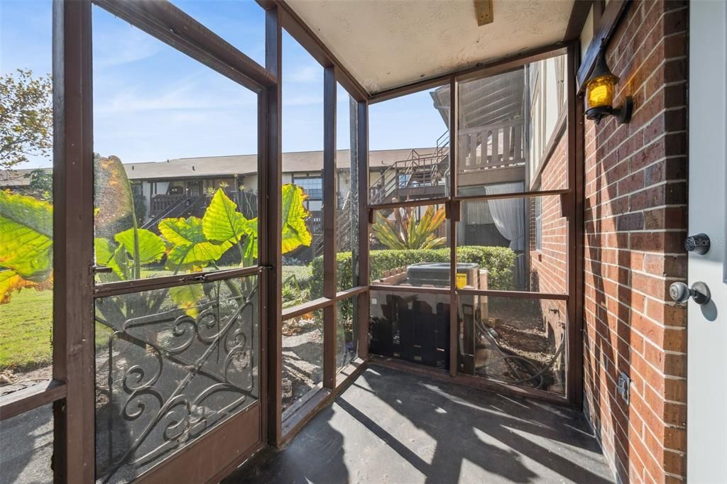 На продажу: $179,000 (2 спален, 2 ванн, 971 Квадратных фут)