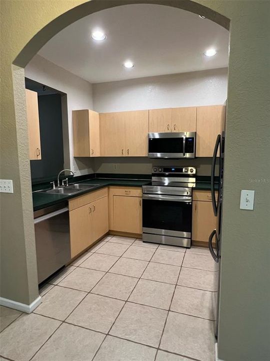 В аренду: $2,300 (3 спален, 2 ванн, 2228 Квадратных фут)