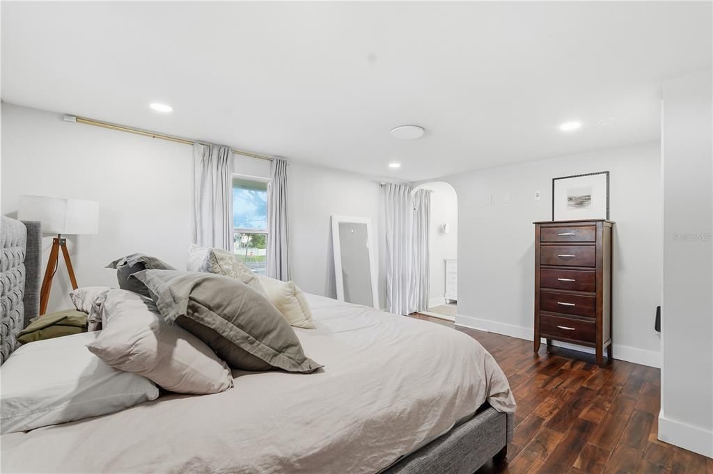 For Sale: $850,000 (3 beds, 2 baths, 2154 Square Feet)