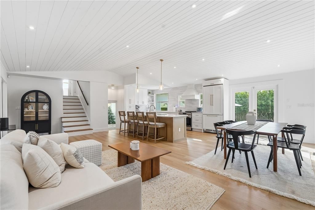 For Sale: $850,000 (3 beds, 2 baths, 2154 Square Feet)