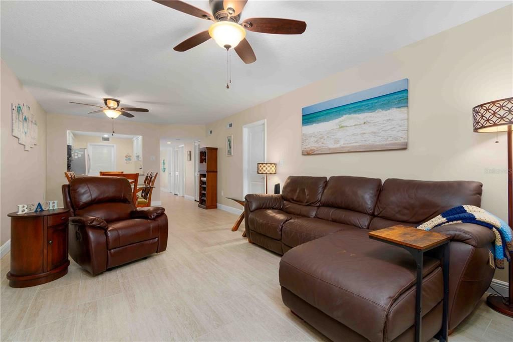 For Sale: $222,500 (2 beds, 2 baths, 1130 Square Feet)