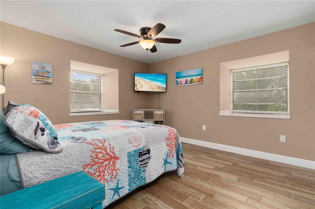 For Sale: $222,500 (2 beds, 2 baths, 1130 Square Feet)