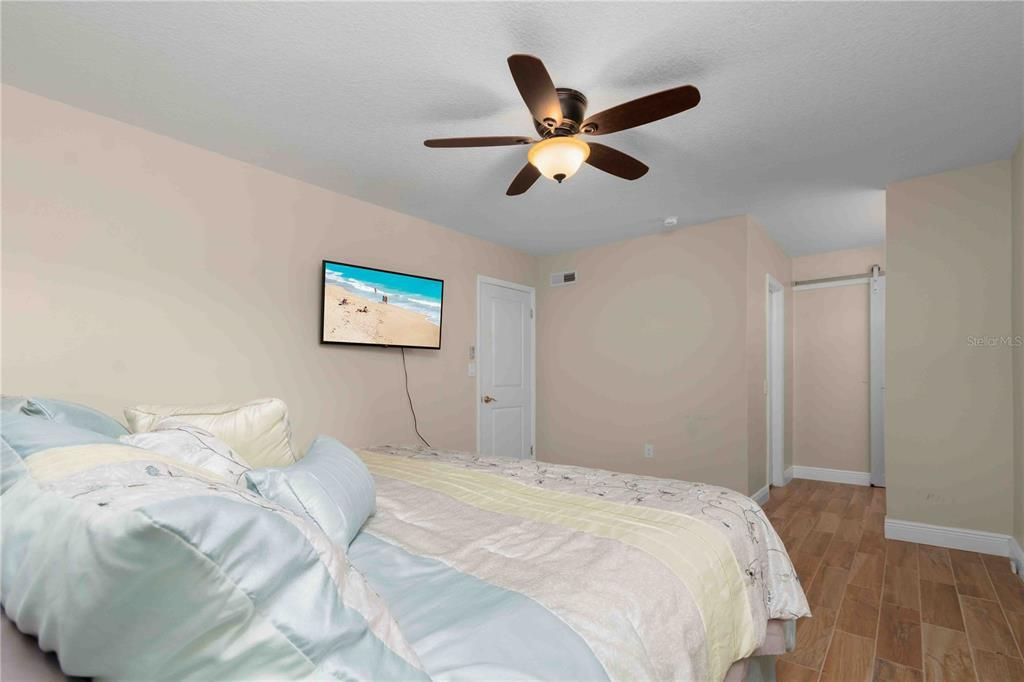 For Sale: $222,500 (2 beds, 2 baths, 1130 Square Feet)