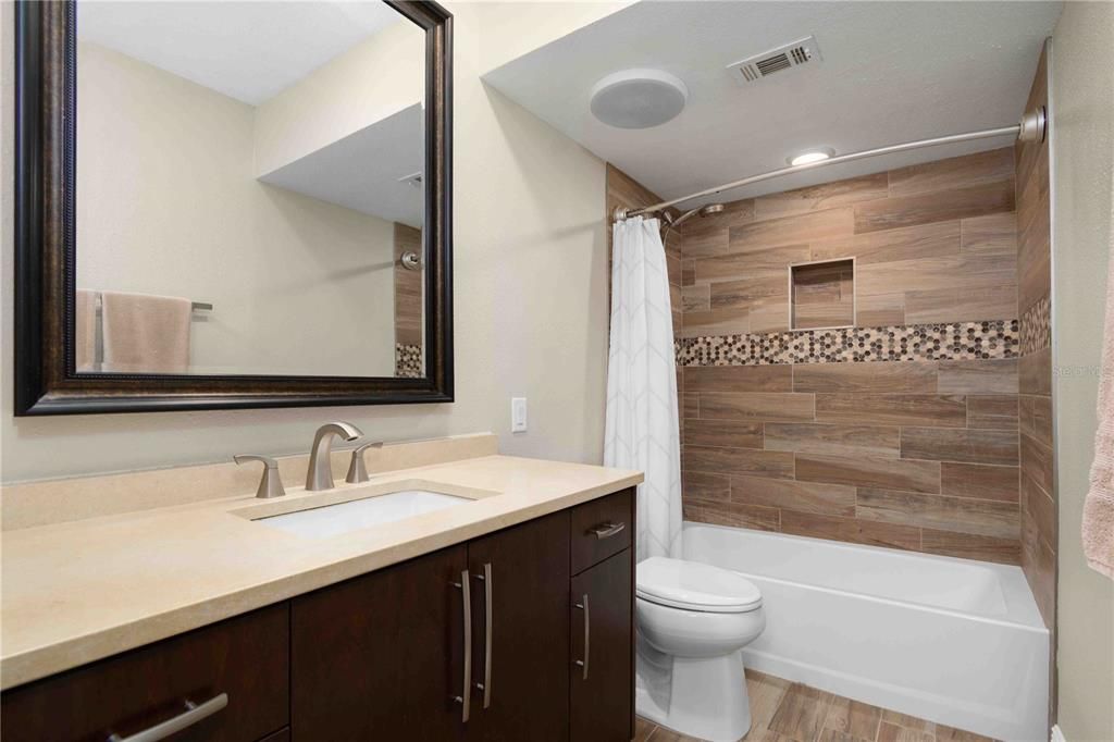 For Sale: $222,500 (2 beds, 2 baths, 1130 Square Feet)