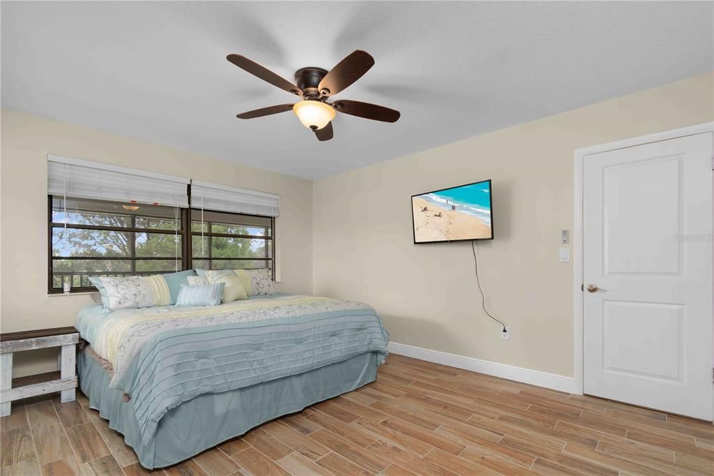 For Sale: $222,500 (2 beds, 2 baths, 1130 Square Feet)