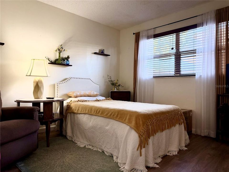 For Sale: $191,900 (2 beds, 2 baths, 1148 Square Feet)