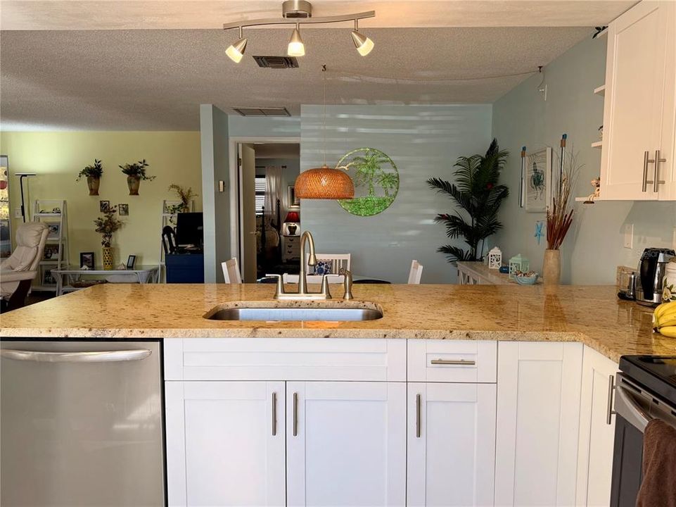 For Sale: $191,900 (2 beds, 2 baths, 1148 Square Feet)