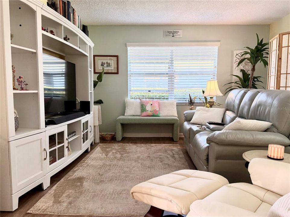 For Sale: $191,900 (2 beds, 2 baths, 1148 Square Feet)