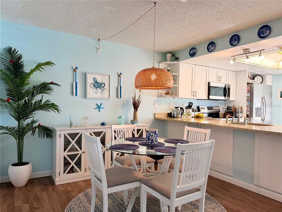 For Sale: $191,900 (2 beds, 2 baths, 1148 Square Feet)