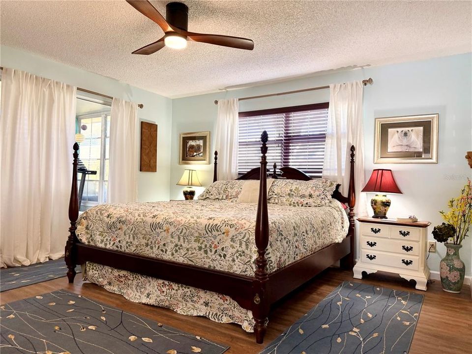 For Sale: $191,900 (2 beds, 2 baths, 1148 Square Feet)