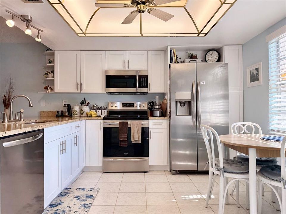 For Sale: $191,900 (2 beds, 2 baths, 1148 Square Feet)