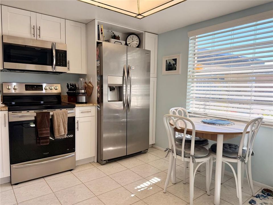 For Sale: $191,900 (2 beds, 2 baths, 1148 Square Feet)