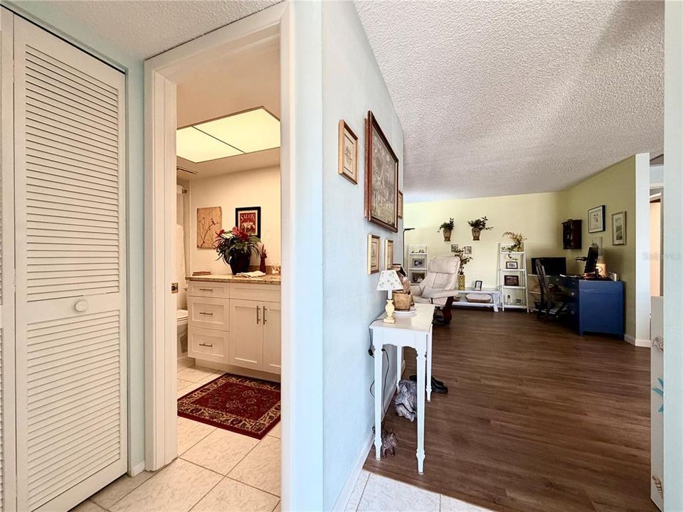 For Sale: $191,900 (2 beds, 2 baths, 1148 Square Feet)