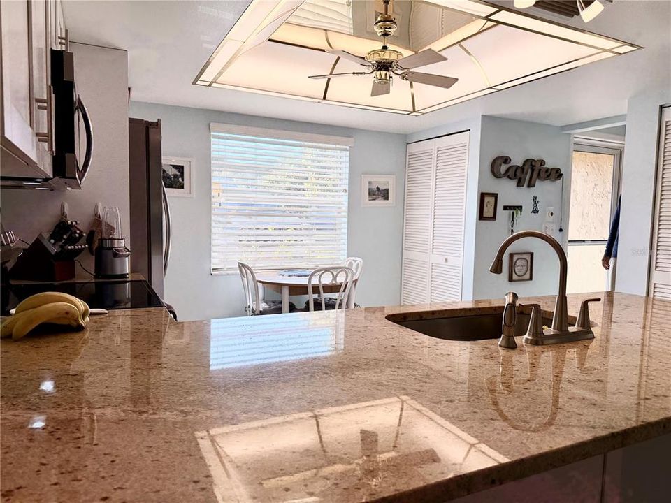 For Sale: $191,900 (2 beds, 2 baths, 1148 Square Feet)