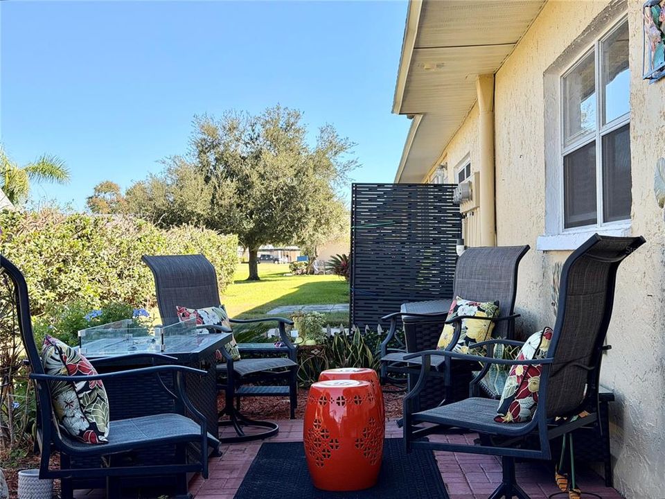 For Sale: $191,900 (2 beds, 2 baths, 1148 Square Feet)