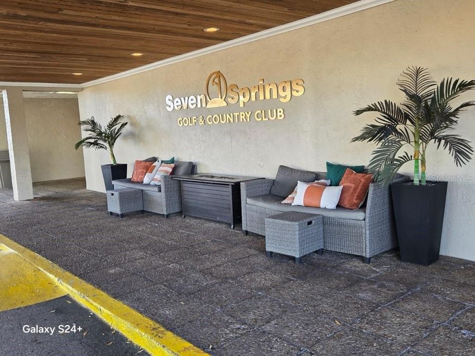 For Sale: $191,900 (2 beds, 2 baths, 1148 Square Feet)