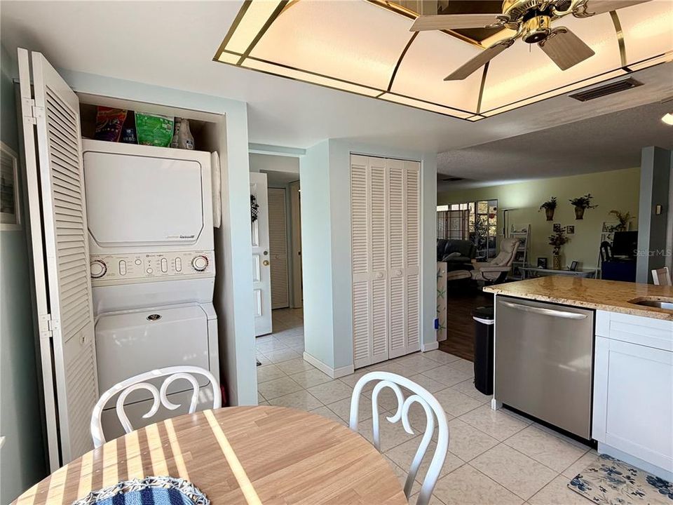 For Sale: $191,900 (2 beds, 2 baths, 1148 Square Feet)