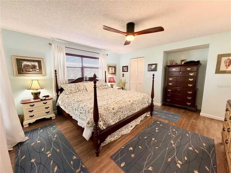 For Sale: $191,900 (2 beds, 2 baths, 1148 Square Feet)