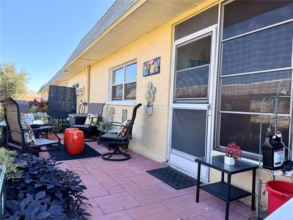 For Sale: $191,900 (2 beds, 2 baths, 1148 Square Feet)