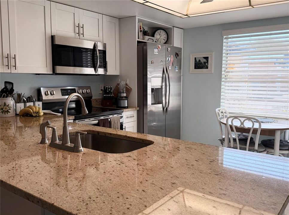 For Sale: $191,900 (2 beds, 2 baths, 1148 Square Feet)