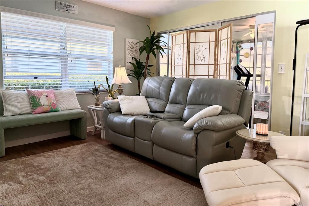 For Sale: $191,900 (2 beds, 2 baths, 1148 Square Feet)