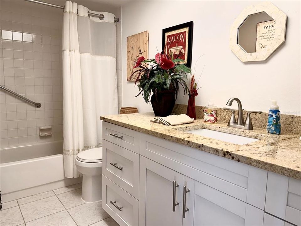 For Sale: $191,900 (2 beds, 2 baths, 1148 Square Feet)