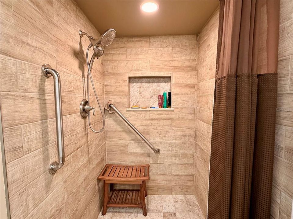 For Sale: $191,900 (2 beds, 2 baths, 1148 Square Feet)