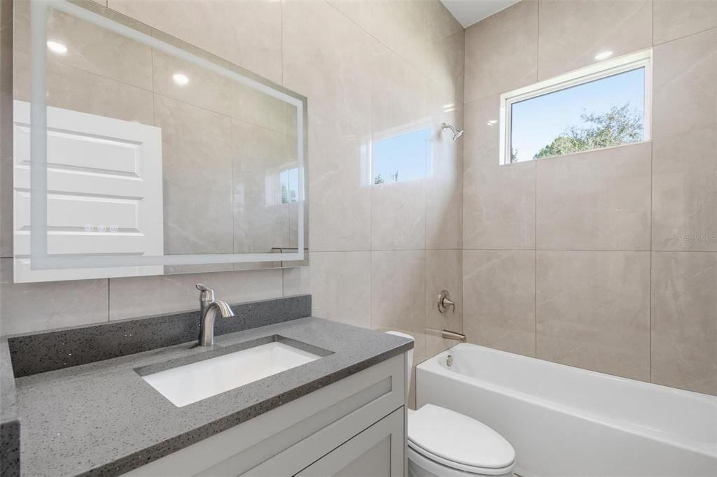 出租: $2,000 (3 贝兹, 2 浴室, 1450 平方英尺)