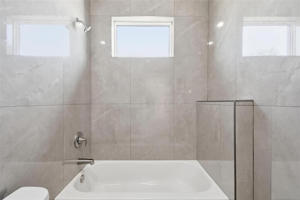 出租: $2,000 (3 贝兹, 2 浴室, 1450 平方英尺)