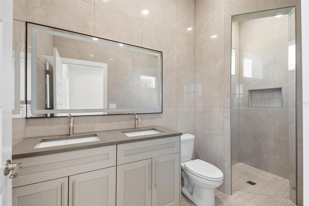 出租: $2,000 (3 贝兹, 2 浴室, 1450 平方英尺)