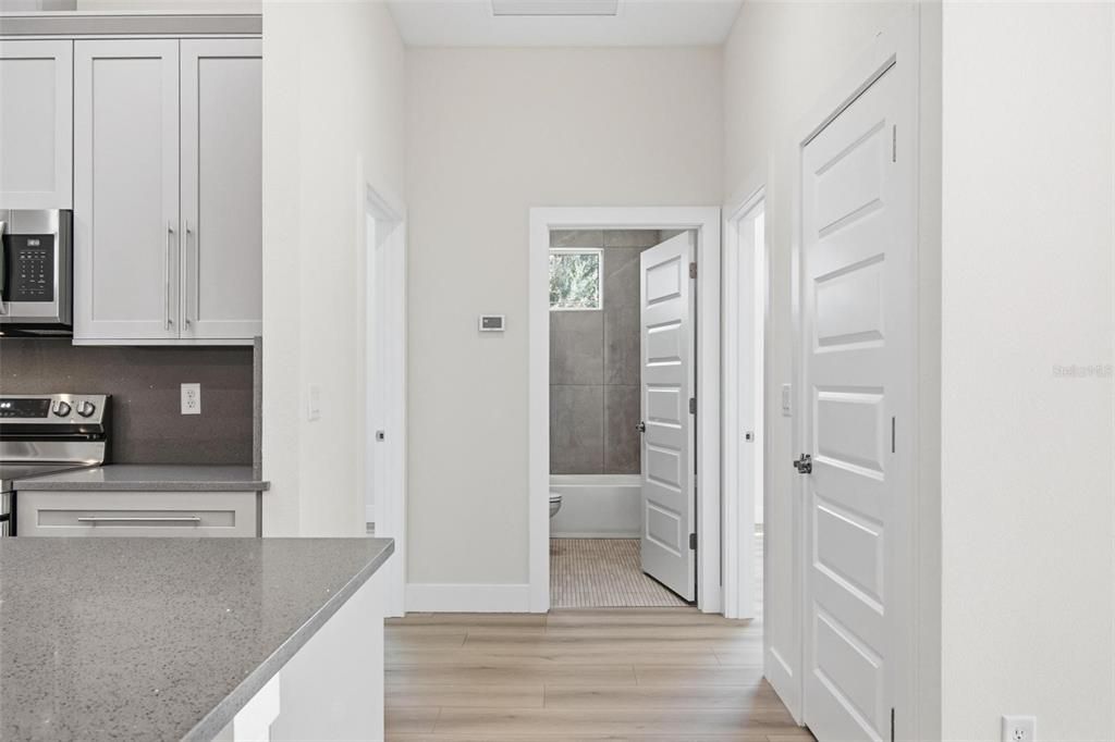 出租: $2,000 (3 贝兹, 2 浴室, 1450 平方英尺)