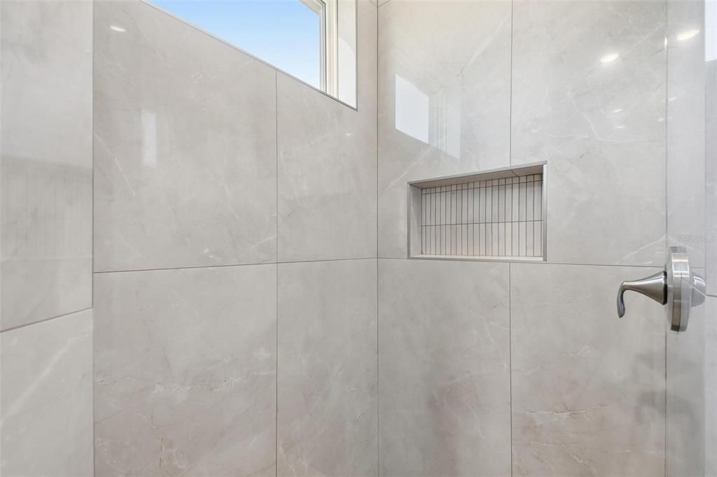 出租: $2,000 (3 贝兹, 2 浴室, 1450 平方英尺)