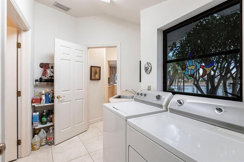 For Sale: $825,000 (3 beds, 2 baths, 2805 Square Feet)