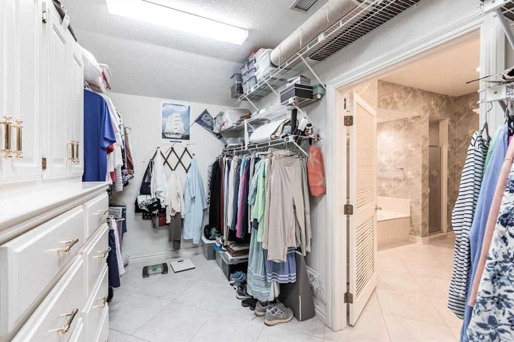 For Sale: $825,000 (3 beds, 2 baths, 2805 Square Feet)