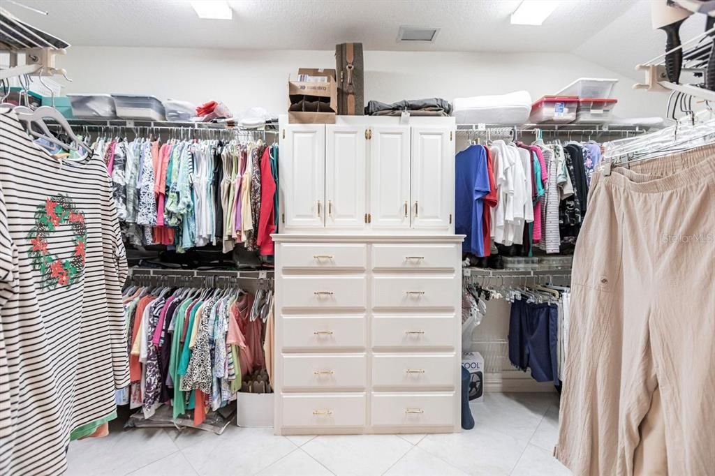 For Sale: $825,000 (3 beds, 2 baths, 2805 Square Feet)