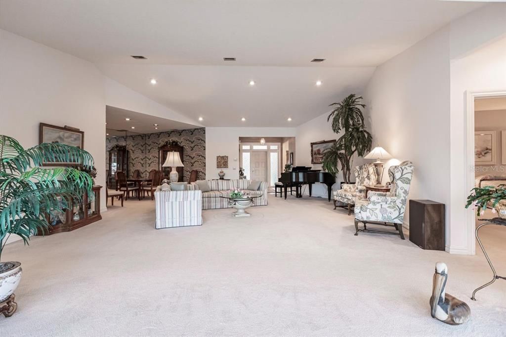 For Sale: $825,000 (3 beds, 2 baths, 2805 Square Feet)