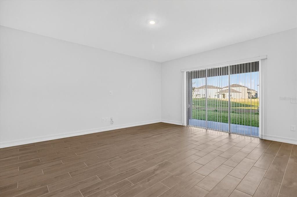 出租: $3,550 (5 贝兹, 3 浴室, 3160 平方英尺)