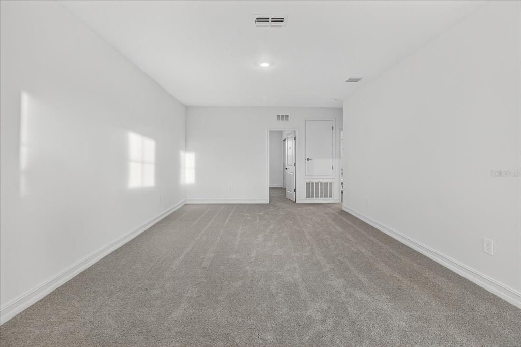 出租: $3,550 (5 贝兹, 3 浴室, 3160 平方英尺)