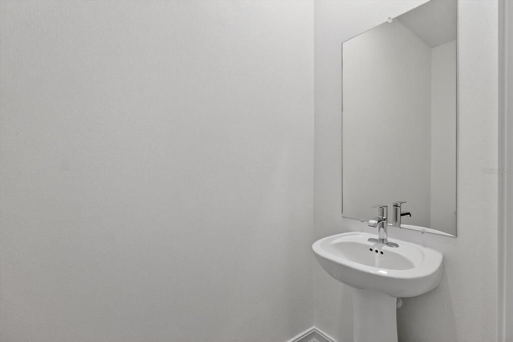 出租: $3,550 (5 贝兹, 3 浴室, 3160 平方英尺)