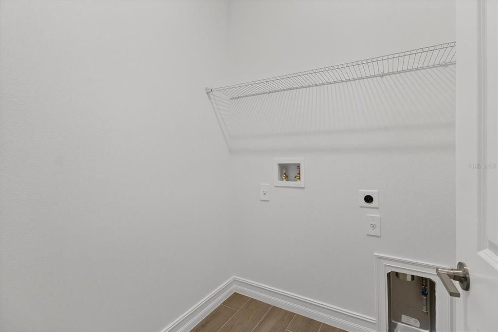 出租: $3,550 (5 贝兹, 3 浴室, 3160 平方英尺)