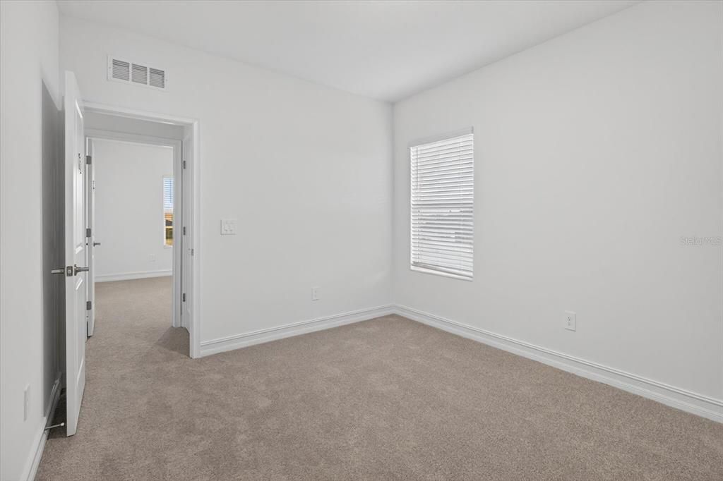 出租: $3,550 (5 贝兹, 3 浴室, 3160 平方英尺)