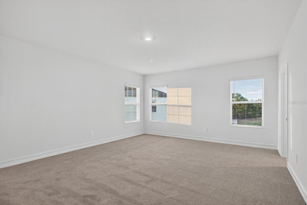 出租: $3,550 (5 贝兹, 3 浴室, 3160 平方英尺)